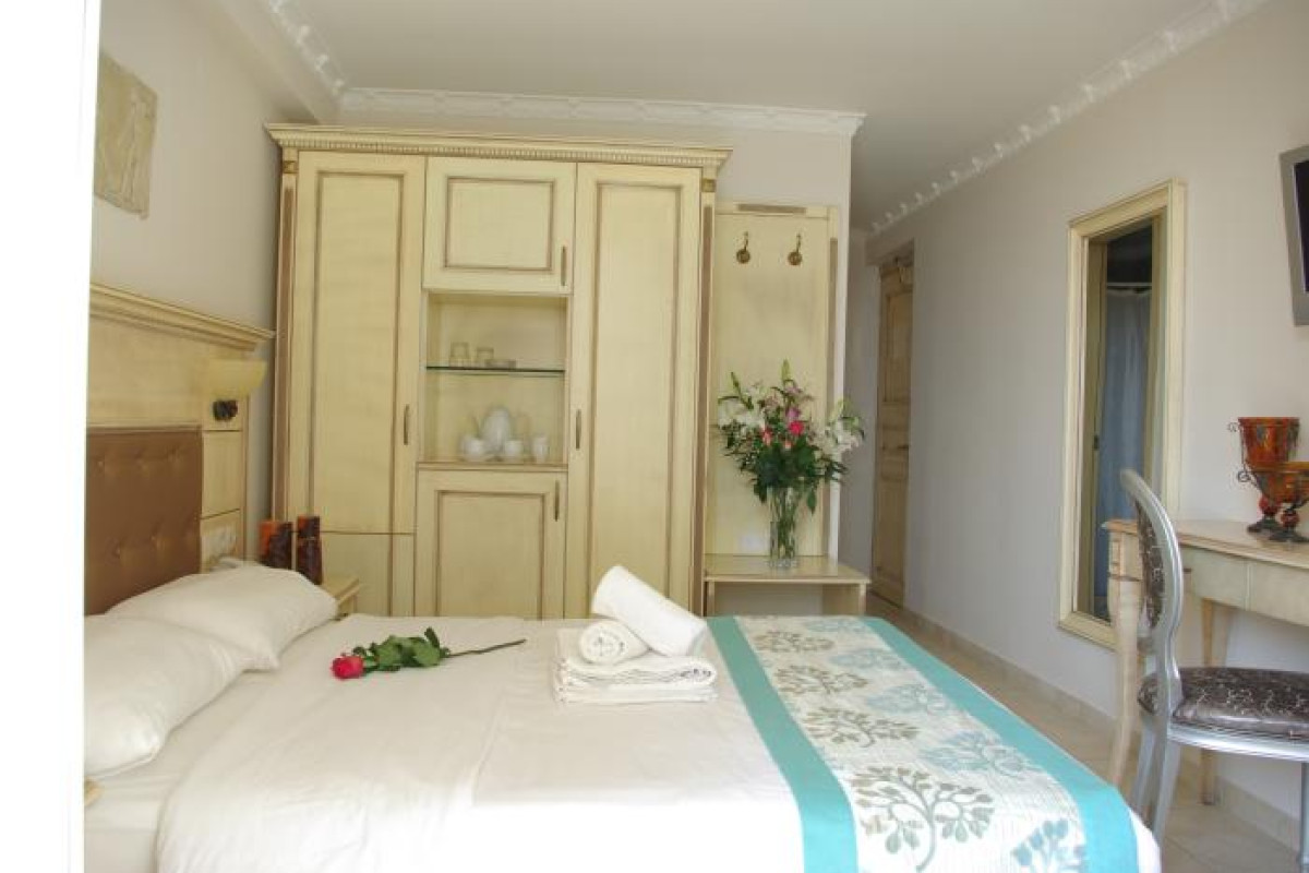 Parthenon Art Hotel