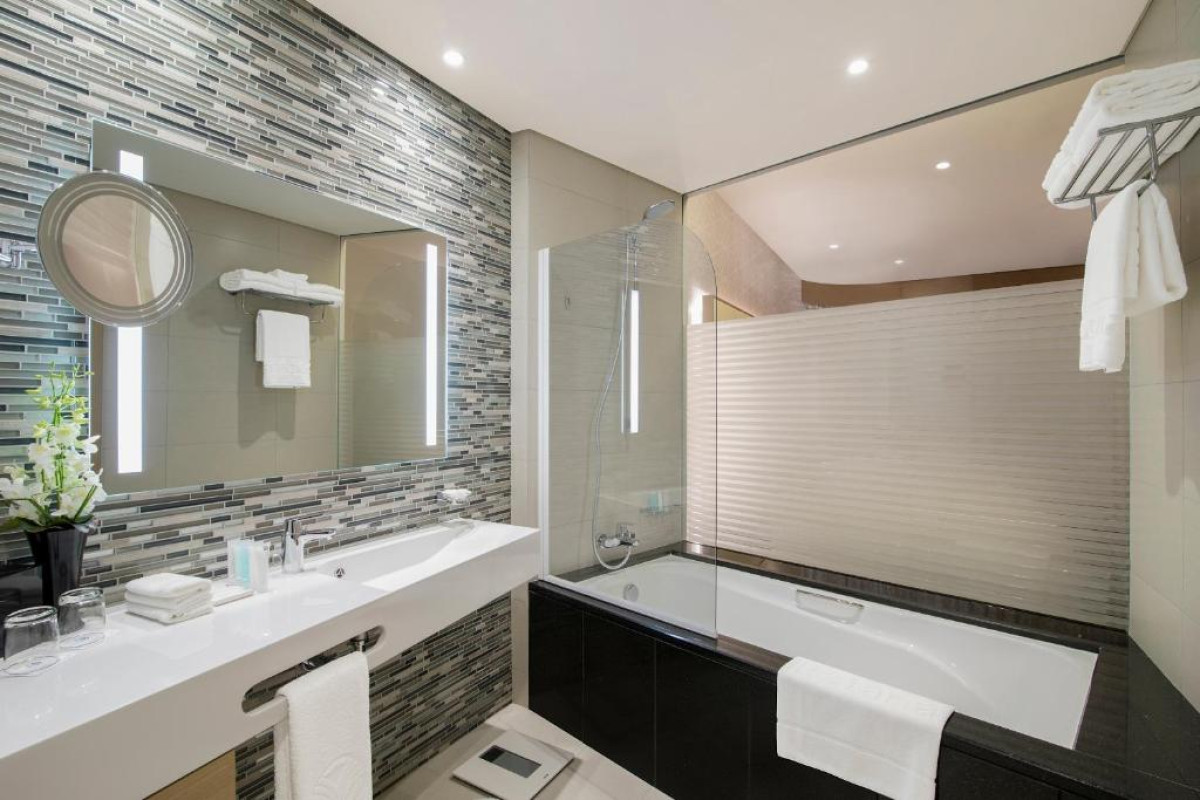 Hotel Pearl Rotana Capital Centre