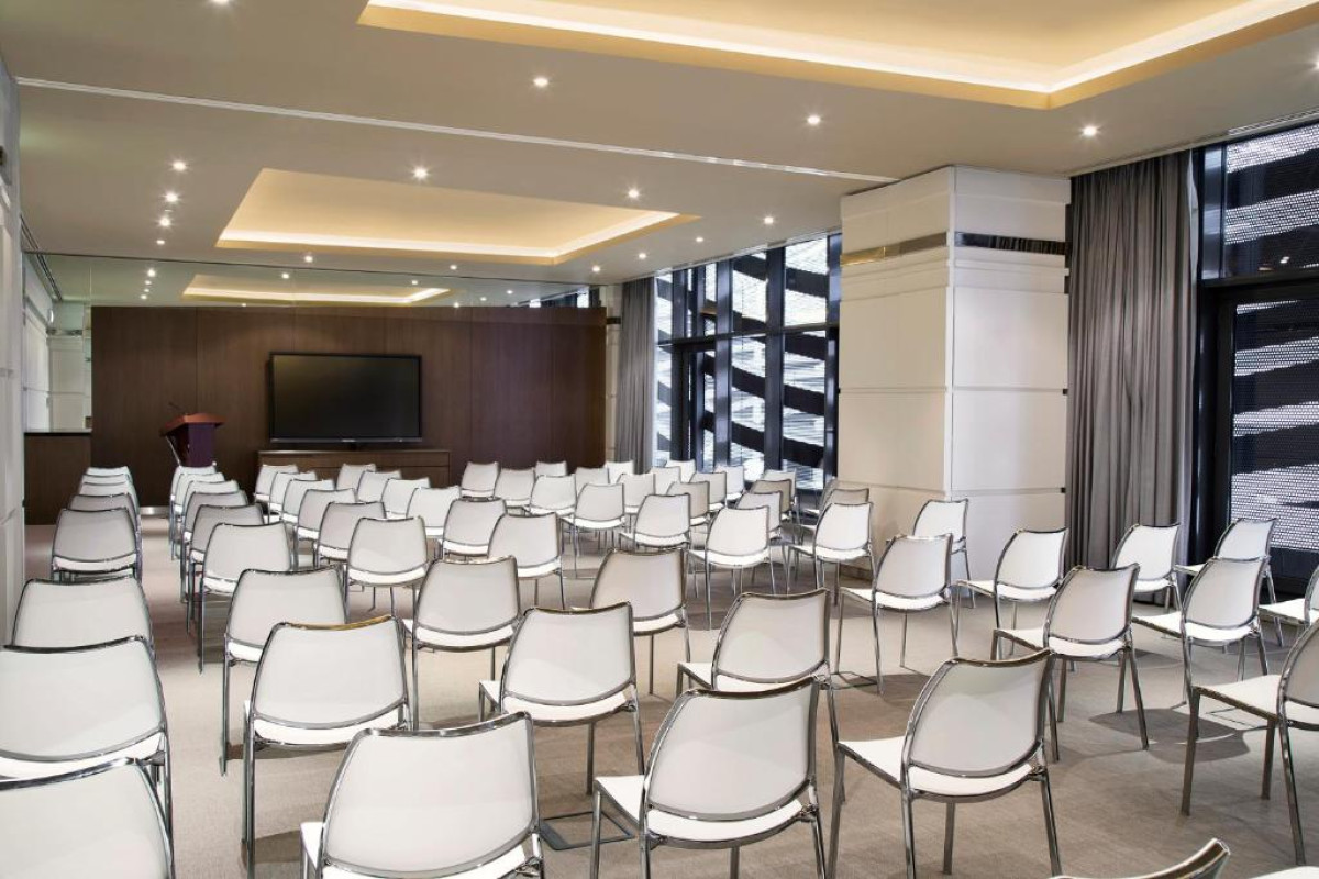Hotel Pearl Rotana Capital Centre