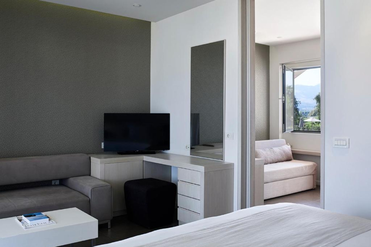 Pelagos Suites Hotel & Spa