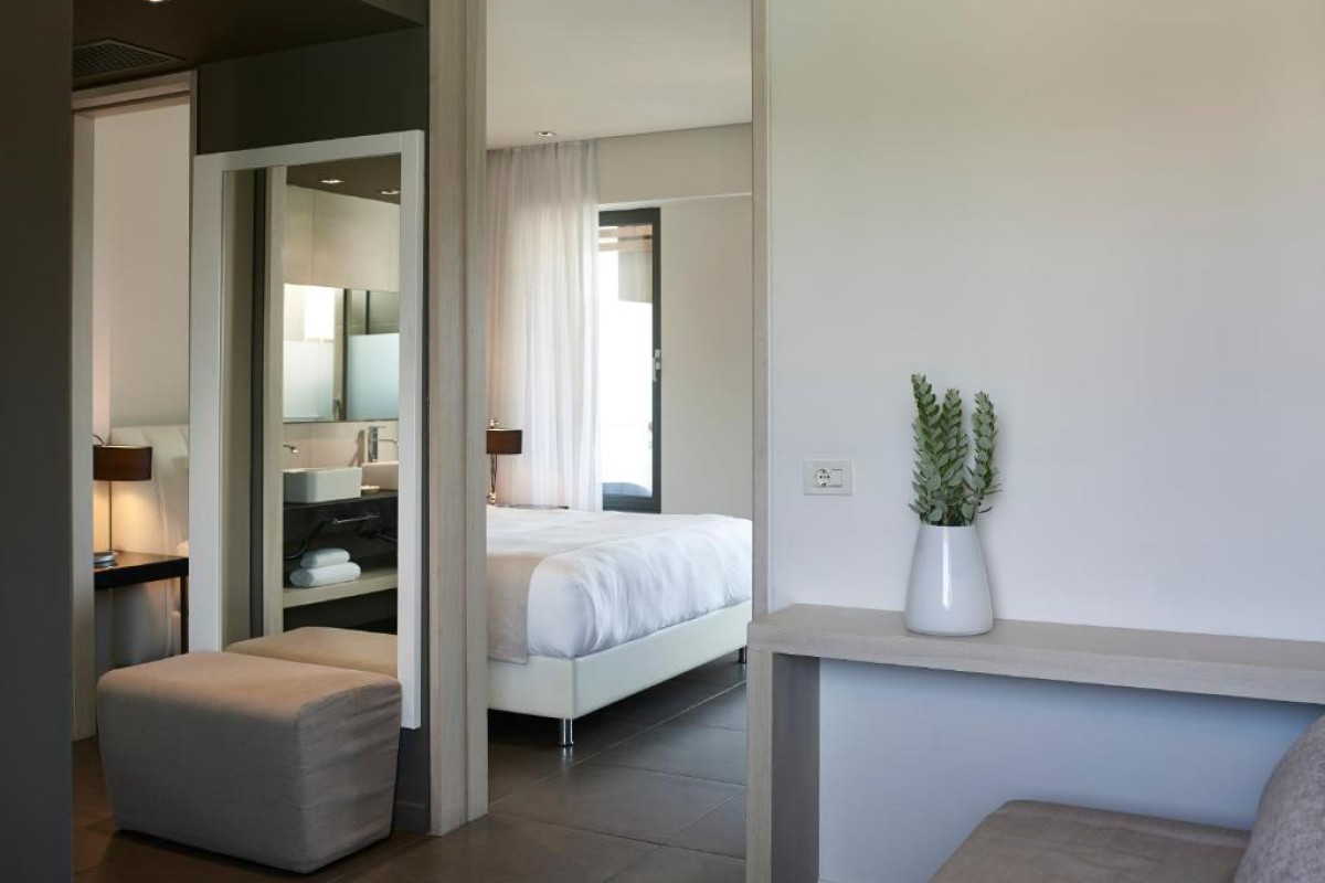 Pelagos Suites Hotel & Spa