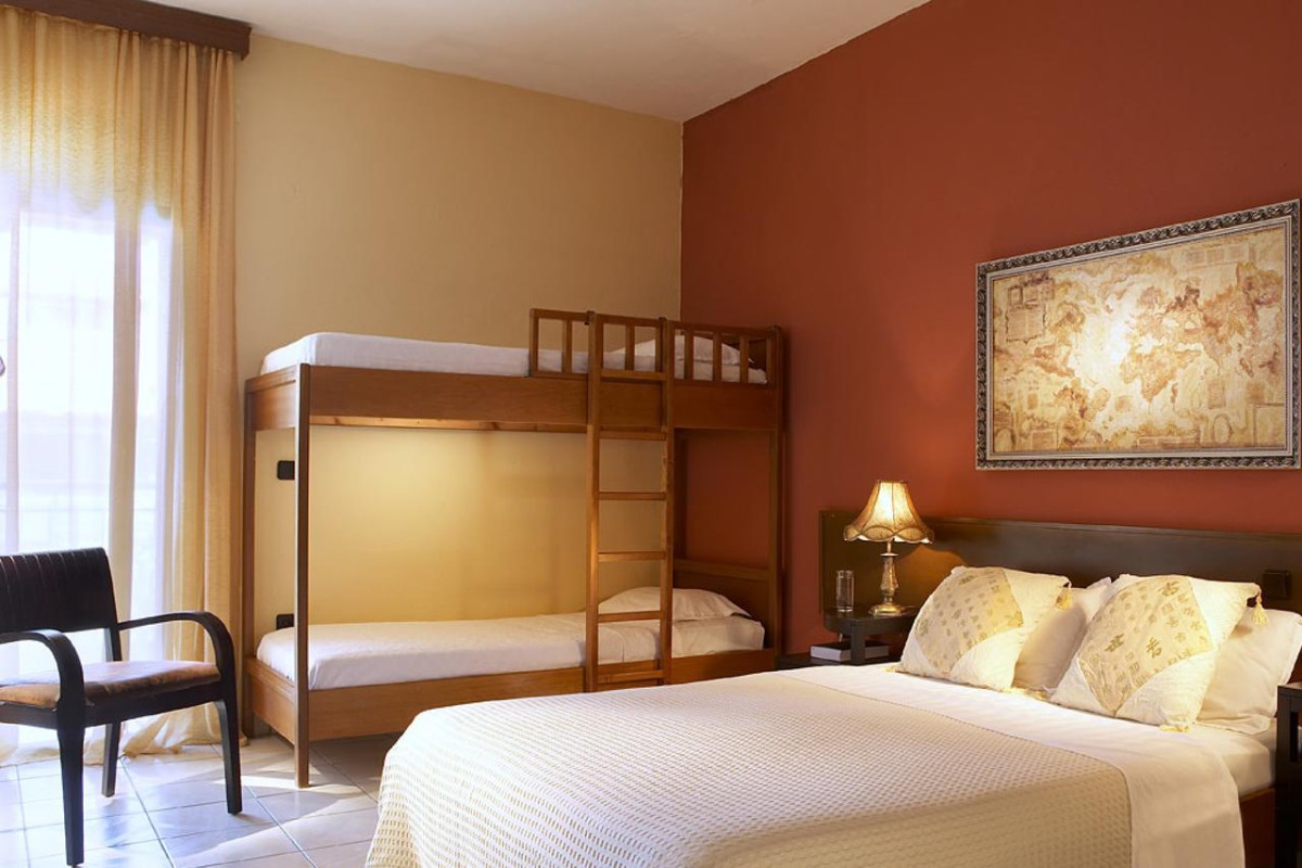Pelli Hotel