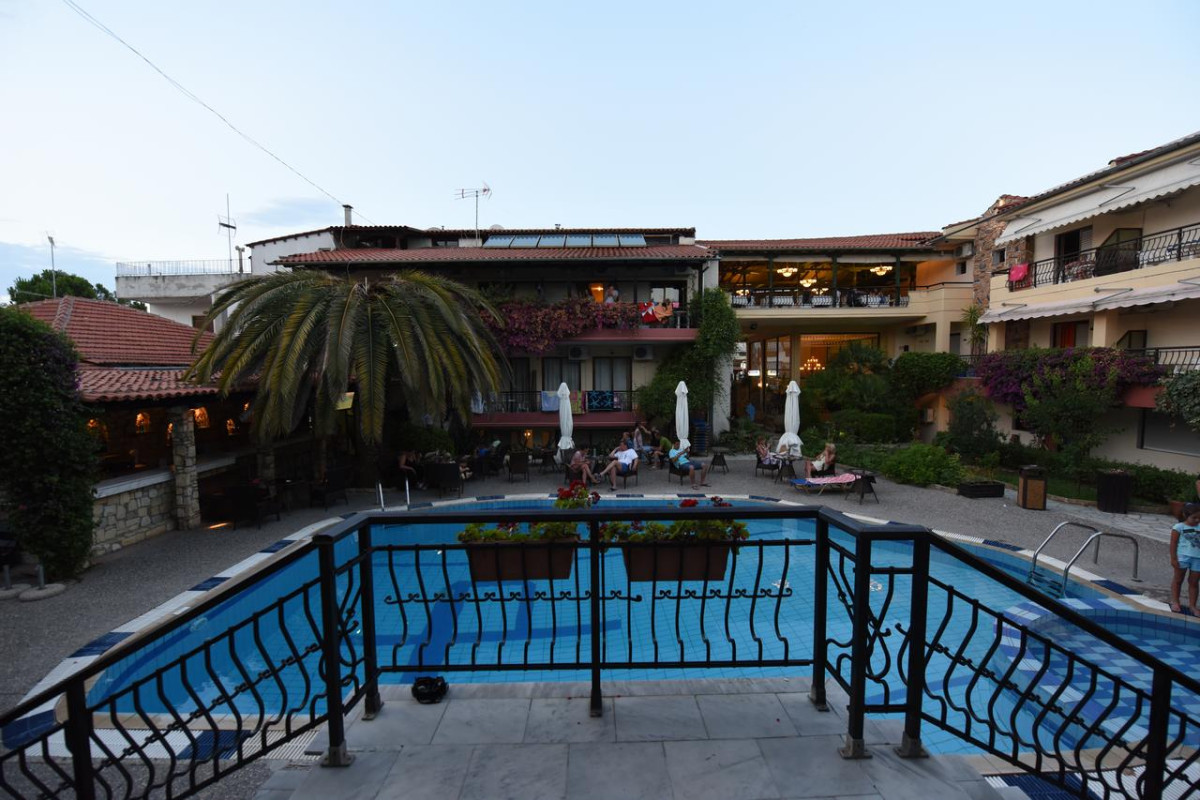 Pelli Hotel