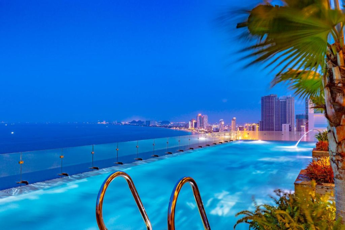 Peninsula Hotel Danang