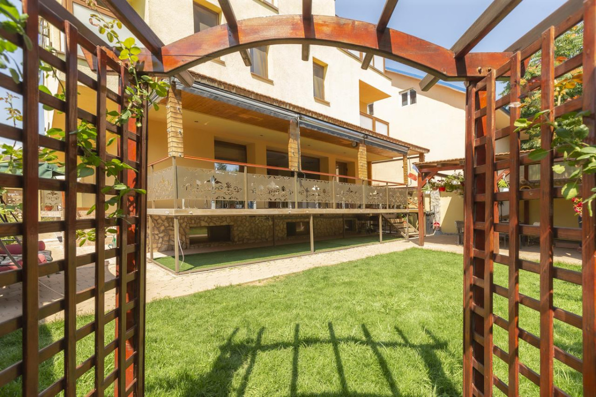 Pensiune Rosiem House