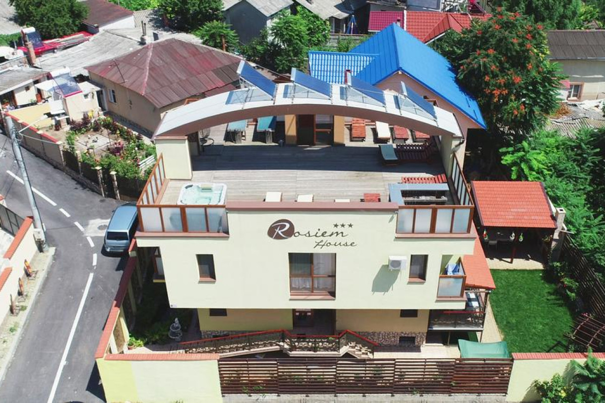 Pensiune Rosiem House