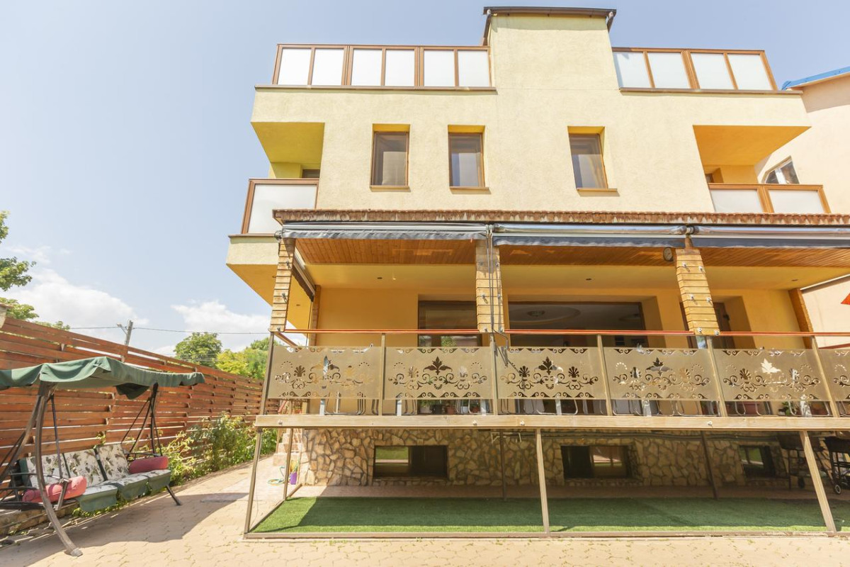 Pensiune Rosiem House