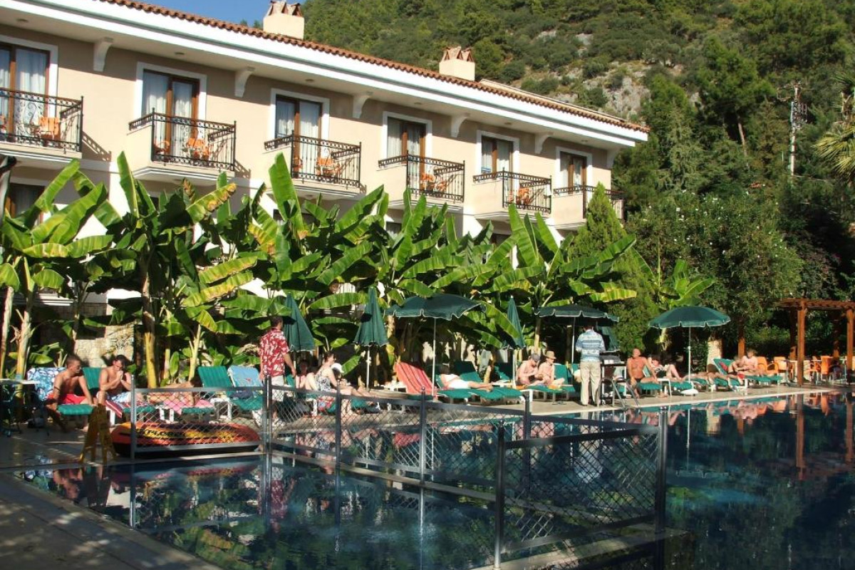 PERDIKIA BEACH