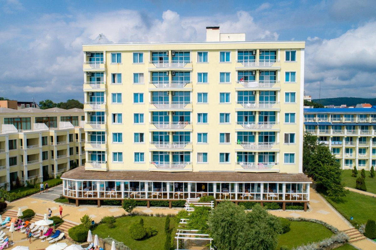 PERLA BEACH HOTEL III