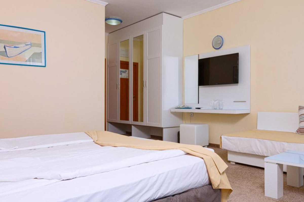 PERLA BEACH HOTEL III