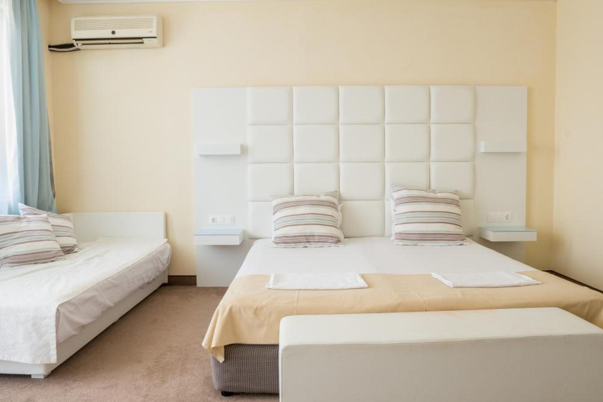 PERLA BEACH HOTEL III