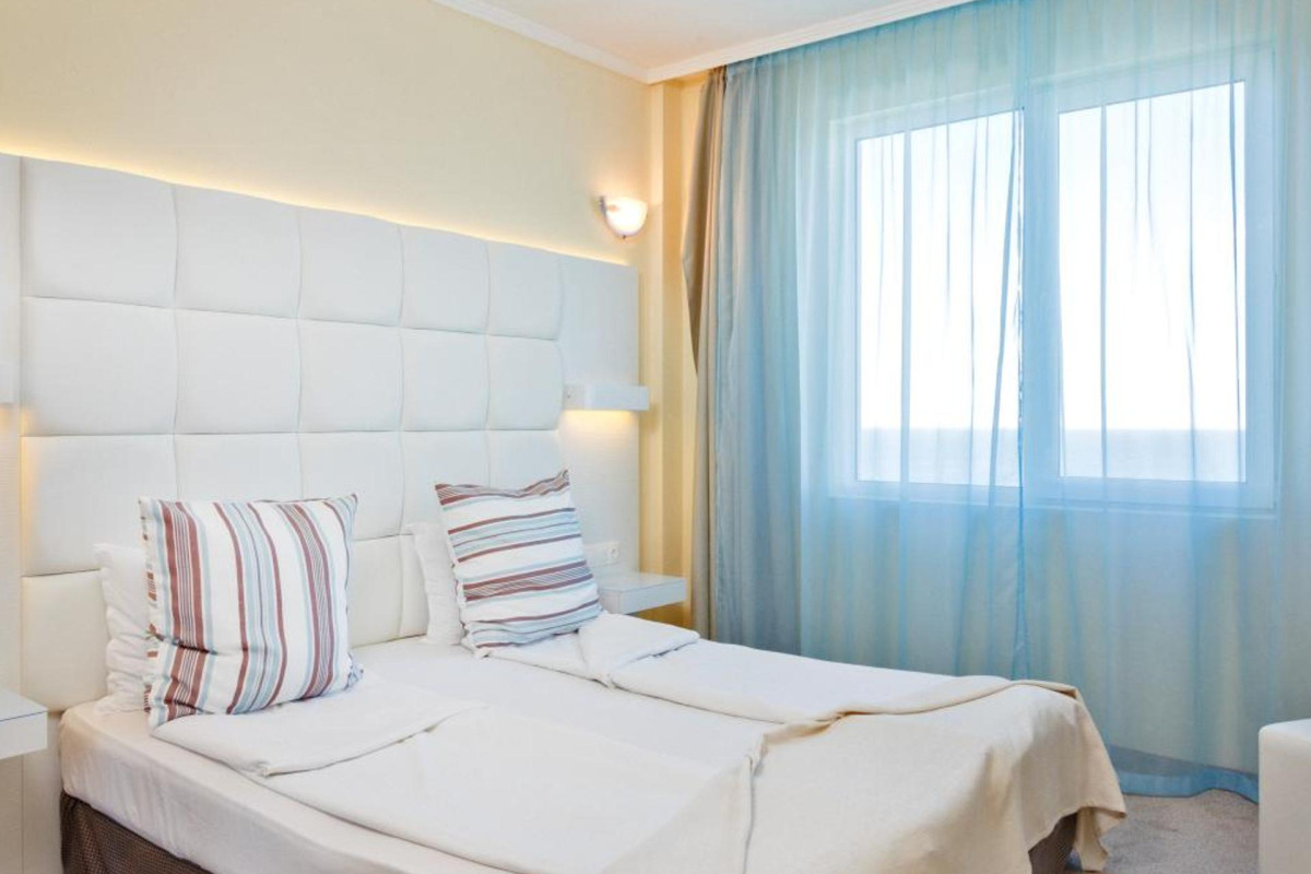PERLA BEACH HOTEL III