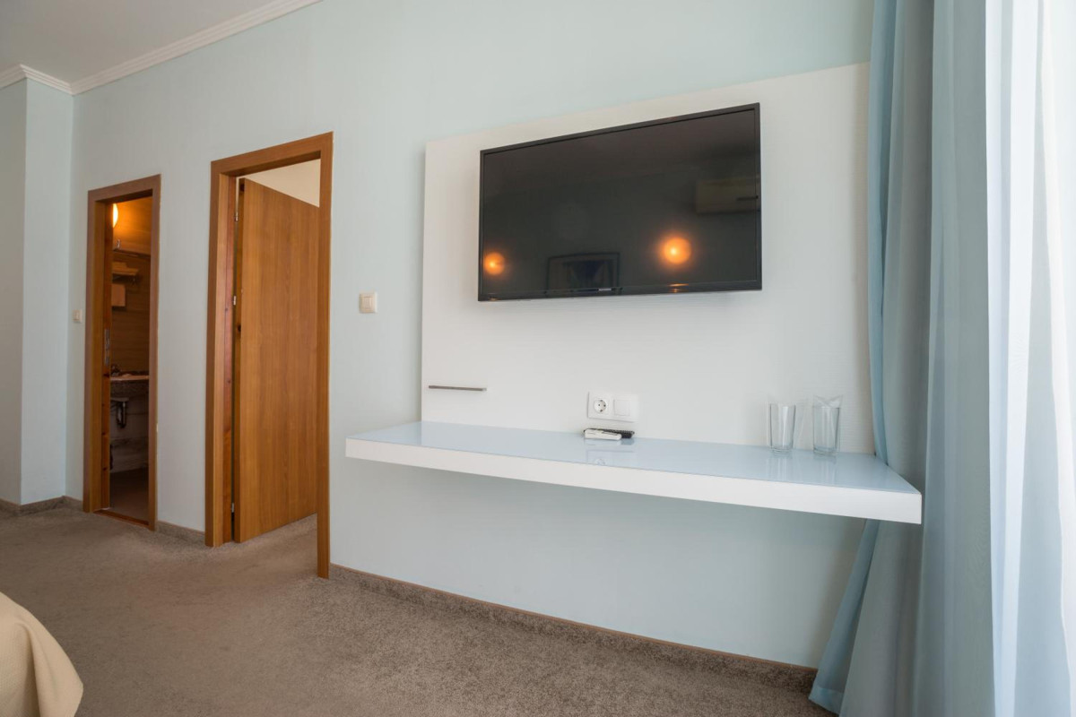 PERLA BEACH HOTEL III