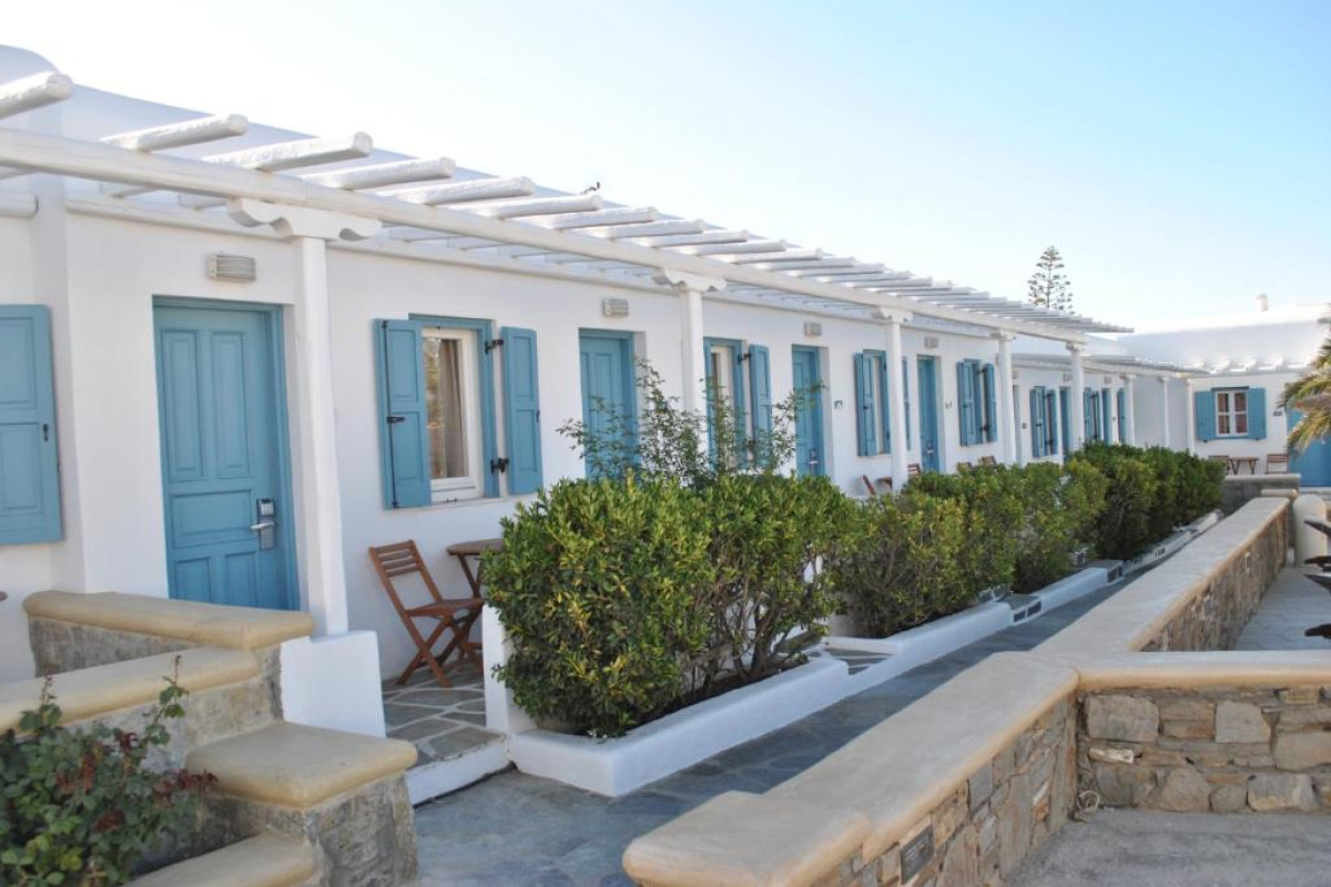 PETINAROS HOTEL & STUDIOS