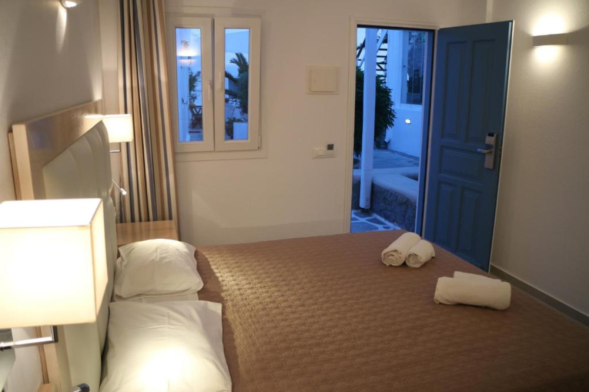 PETINAROS HOTEL & STUDIOS
