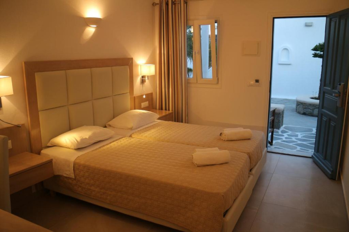 PETINAROS HOTEL & STUDIOS
