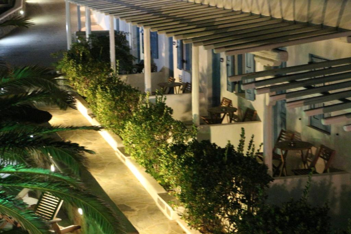PETINAROS HOTEL & STUDIOS