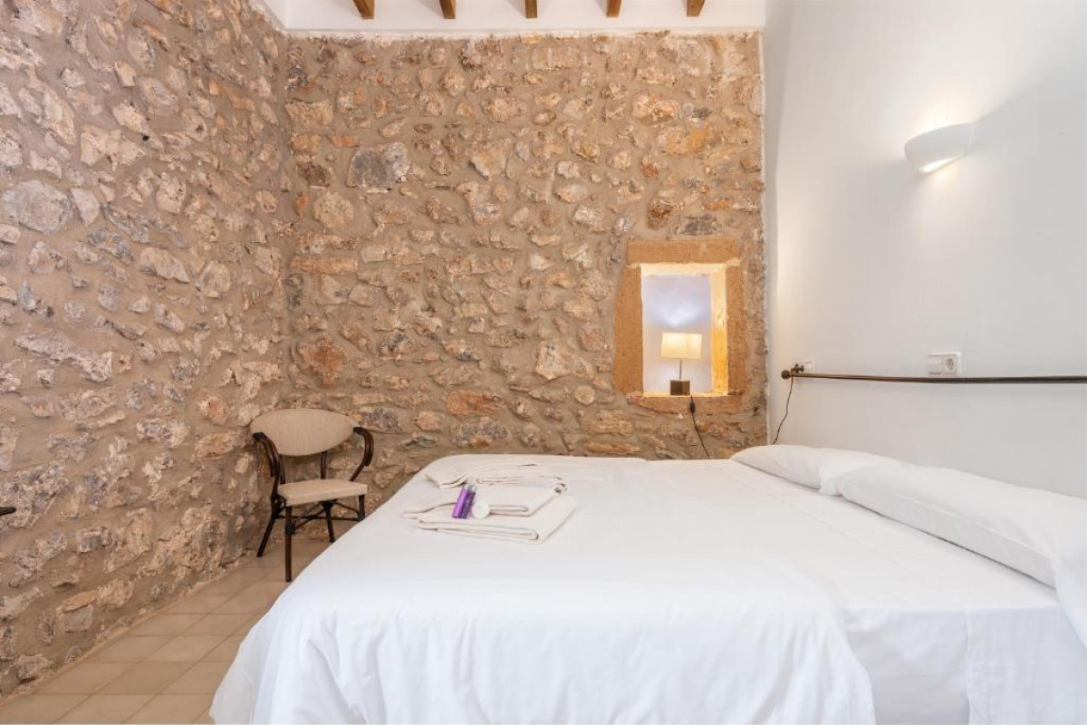 Petit Hotel Hostatgeria La Victoria