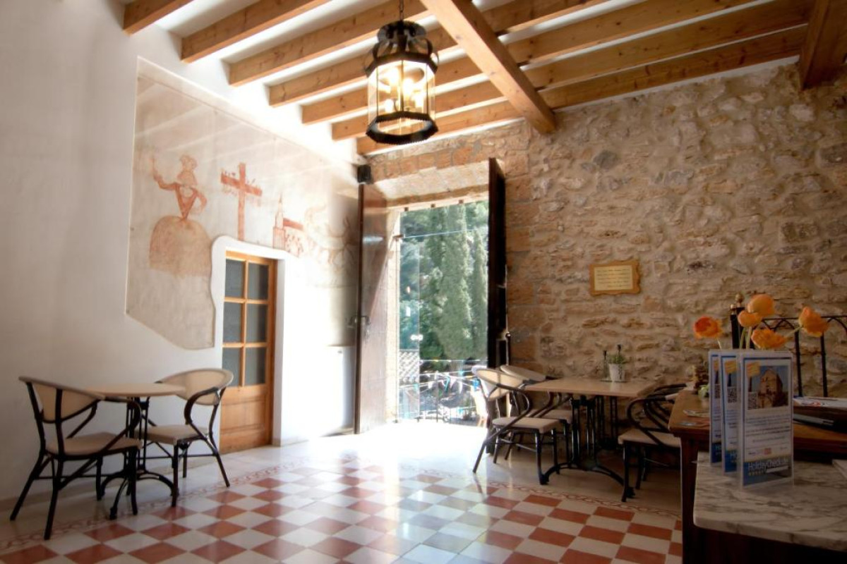 Petit Hotel Hostatgeria La Victoria