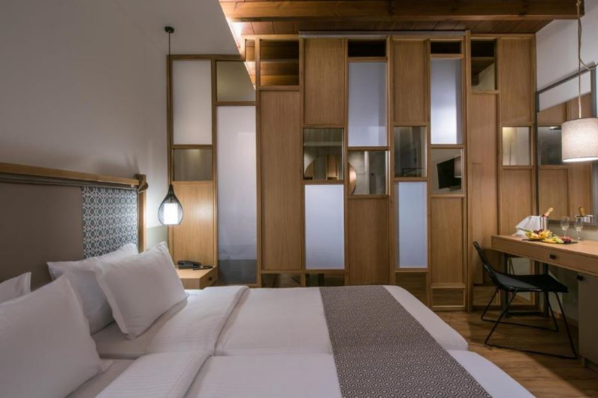 PETOUSIS HOTEL & SUITES