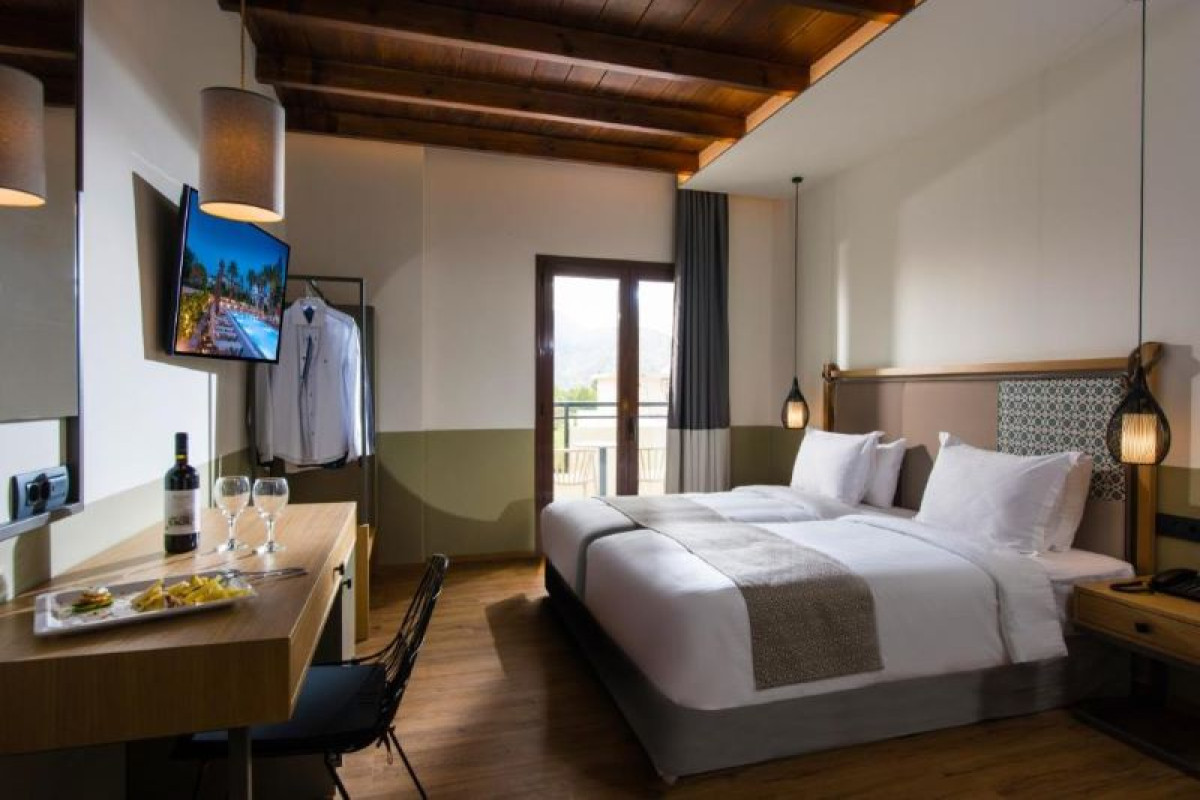 PETOUSIS HOTEL & SUITES