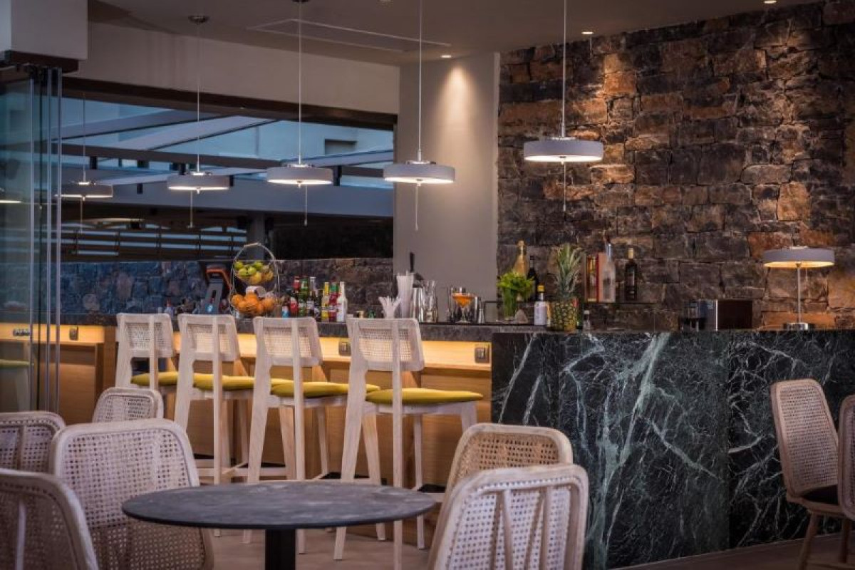 PETOUSIS HOTEL & SUITES
