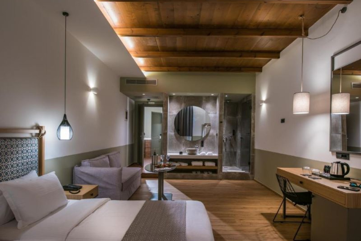 PETOUSIS HOTEL & SUITES