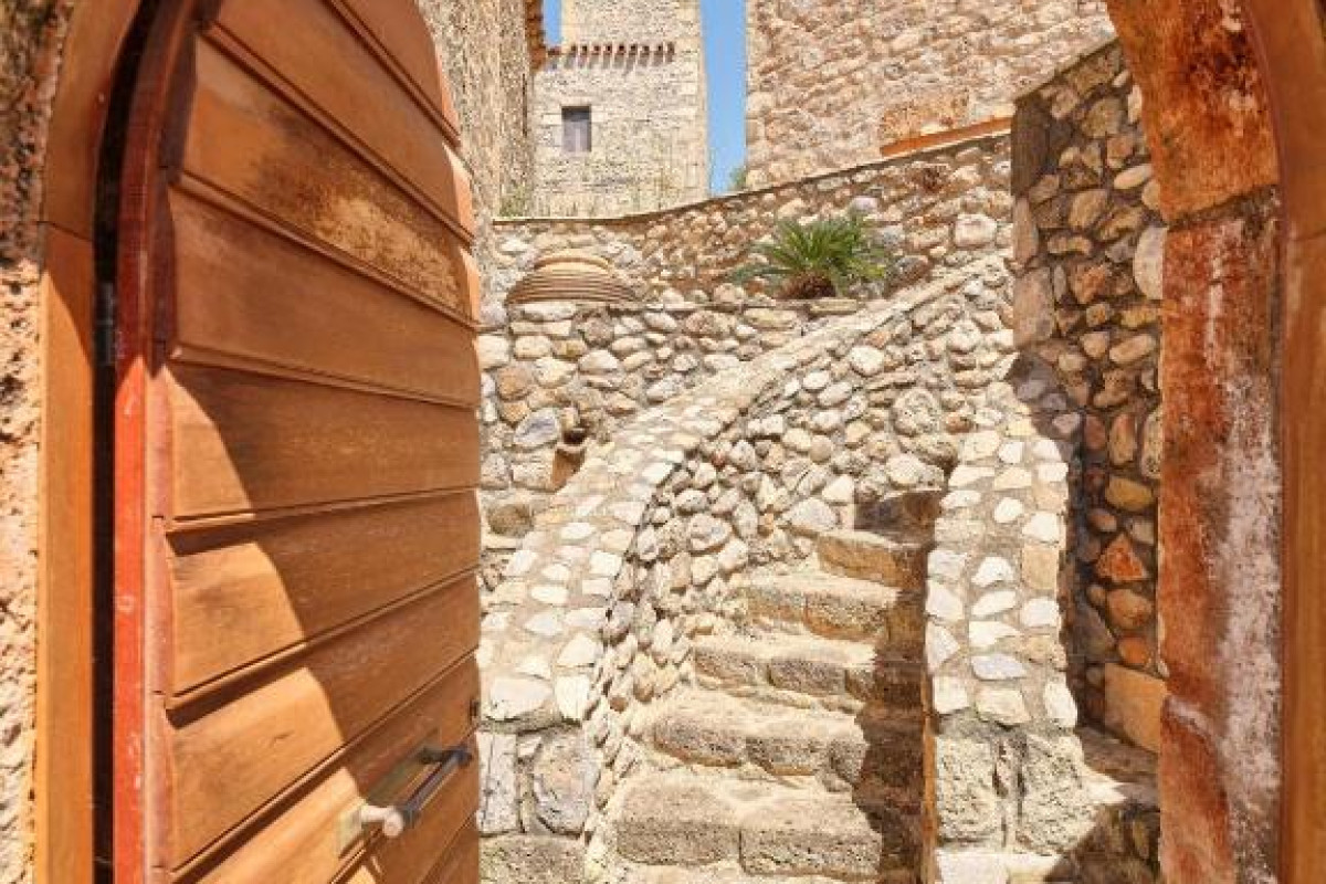 Hotel Petreas Castle