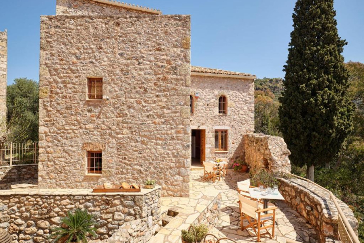 Hotel Petreas Castle