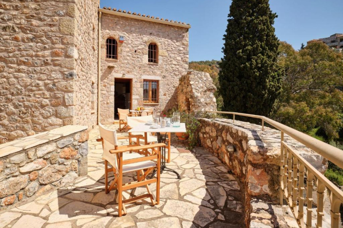 Hotel Petreas Castle