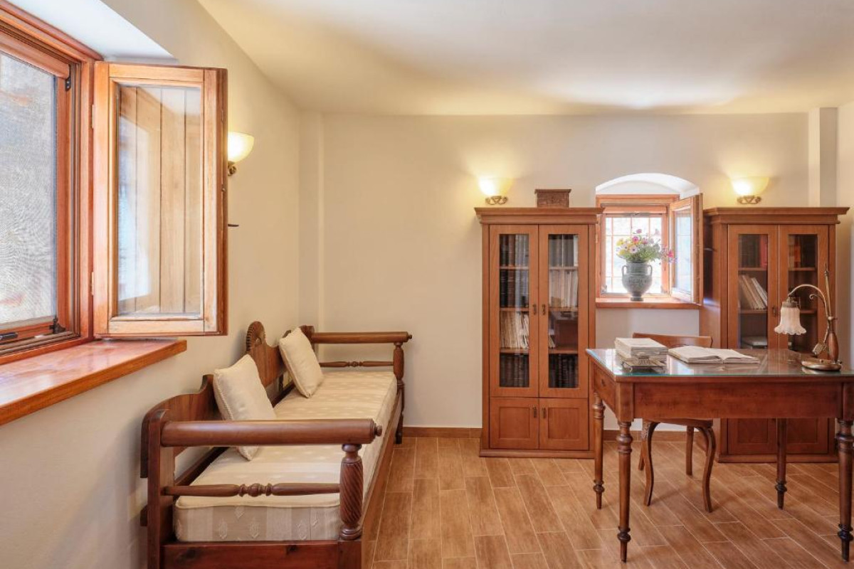 Hotel Petreas Castle