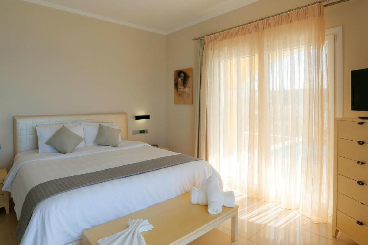 PICTURES SUITES