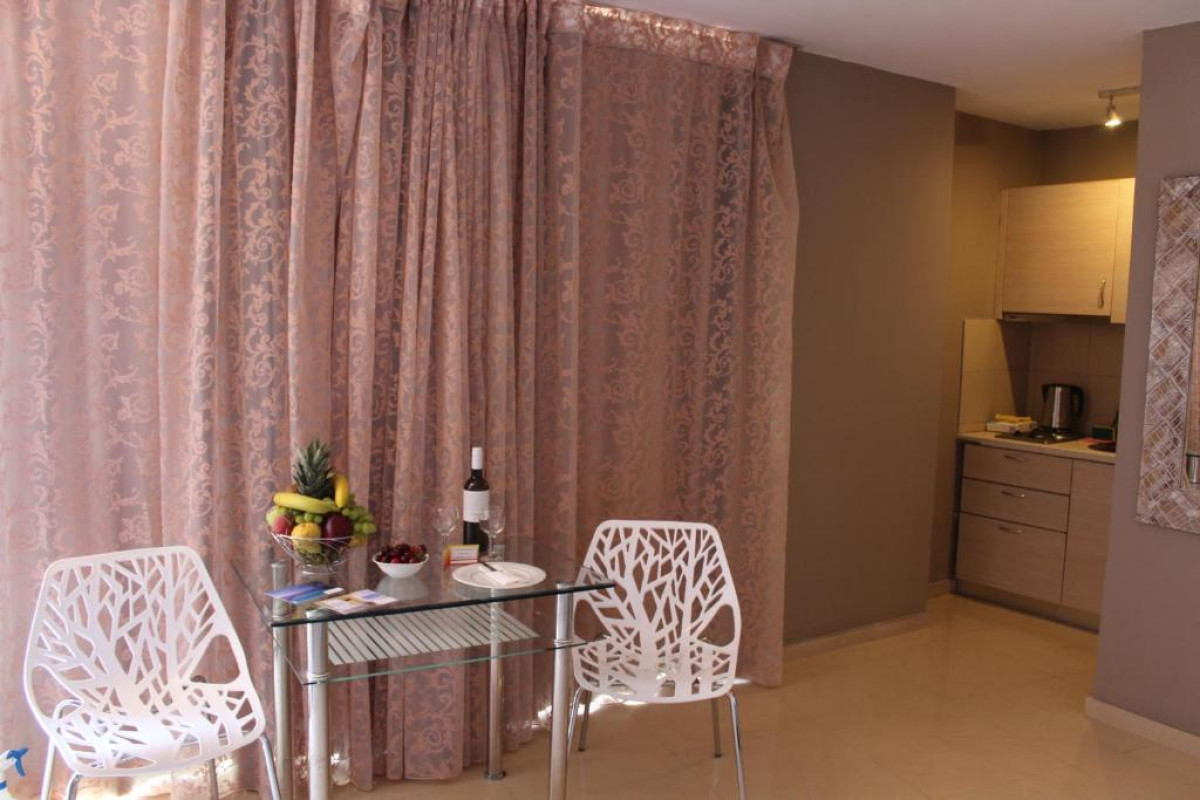 PICTURES SUITES