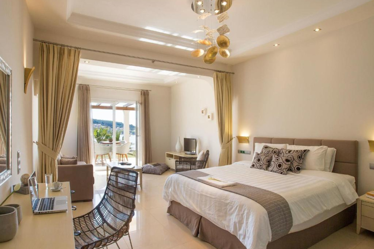 PICTURES SUITES