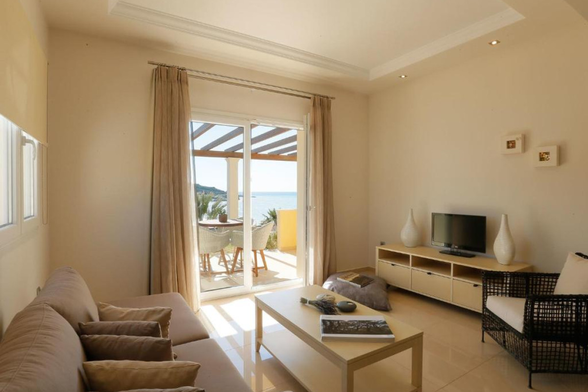 PICTURES SUITES