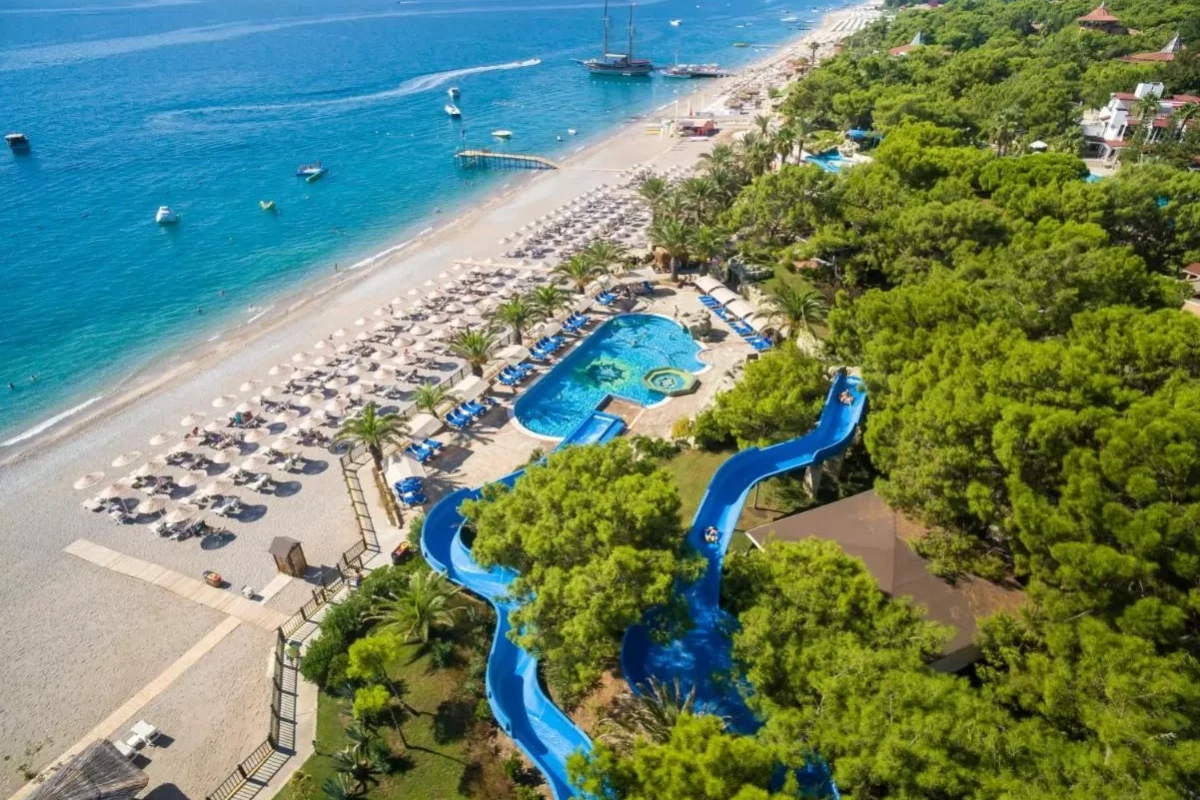 PIRATE'S BEACH CLUB