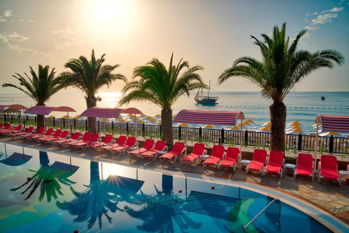 PIRATE'S BEACH CLUB
