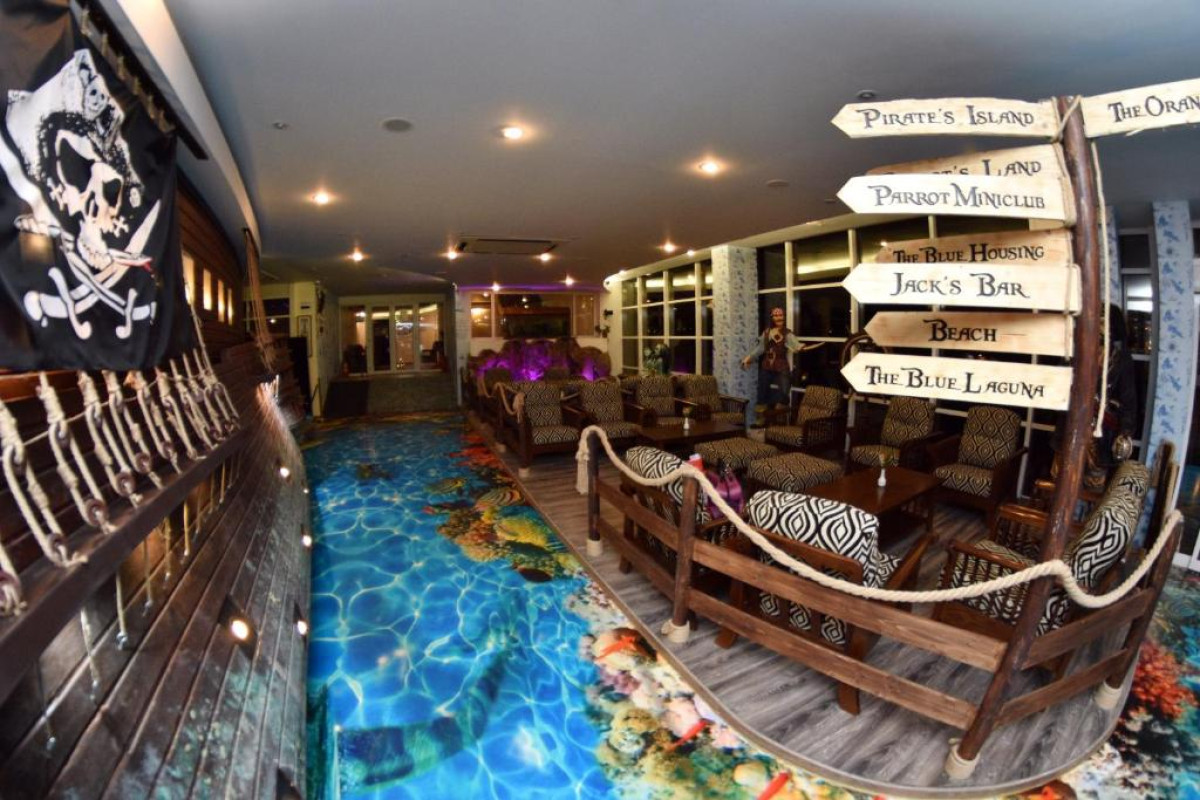 HOTEL PIRATES RESORT.