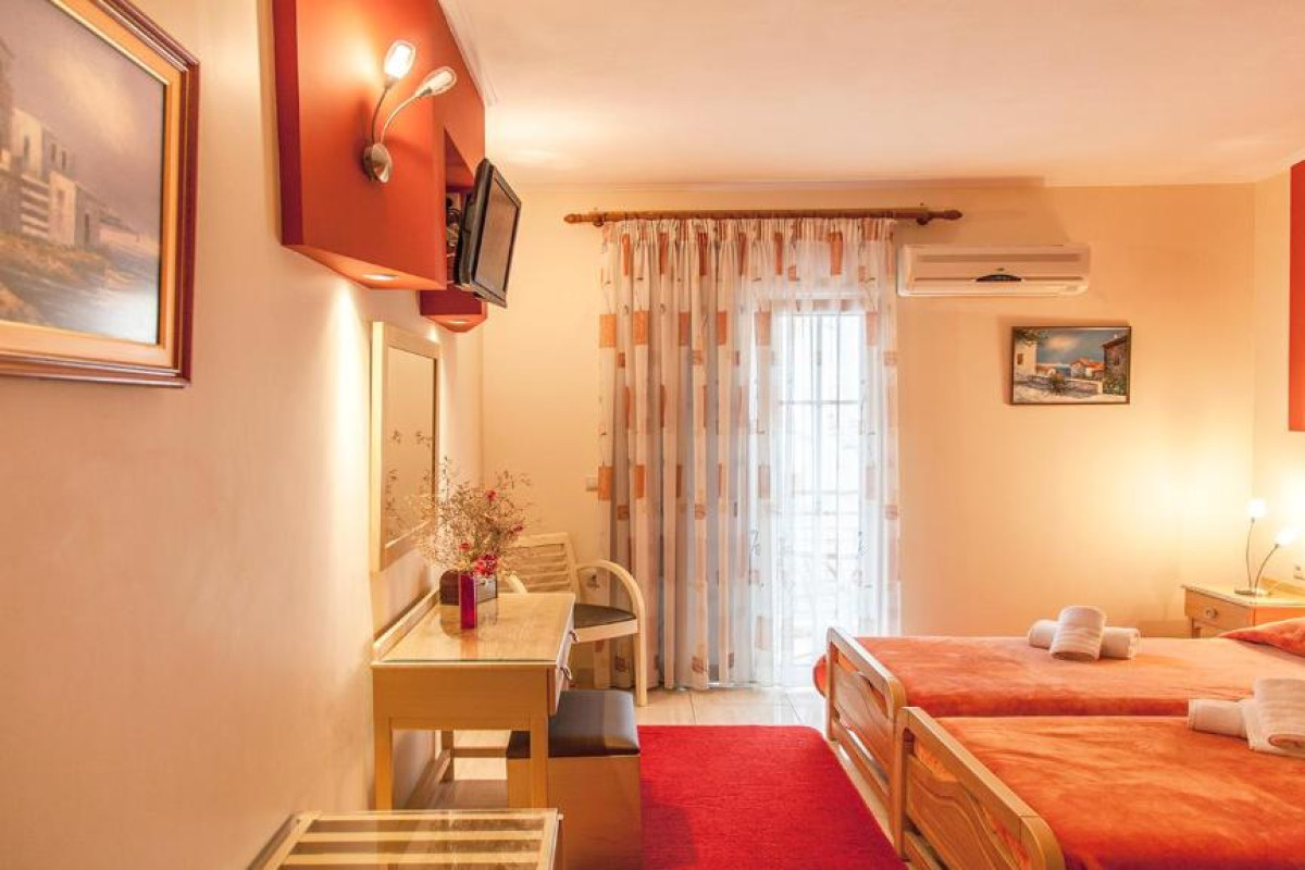 Pirofani Hotel