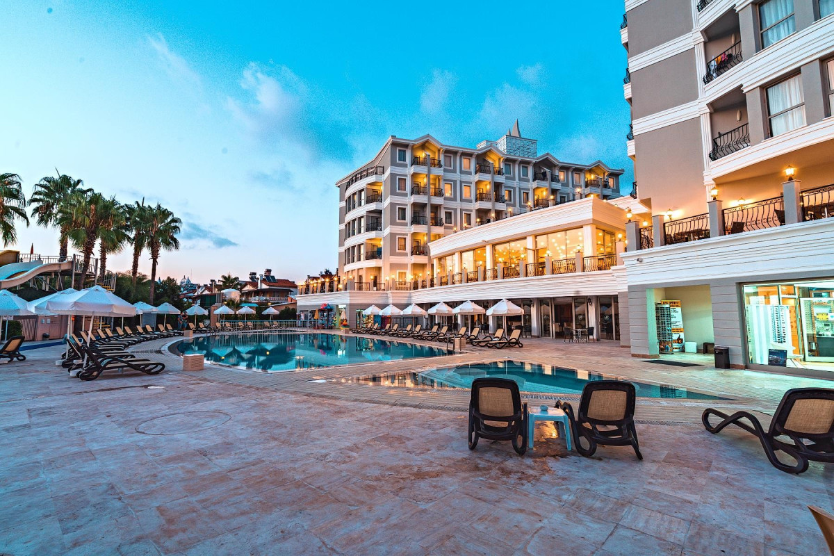 Royal Atlantis Beach