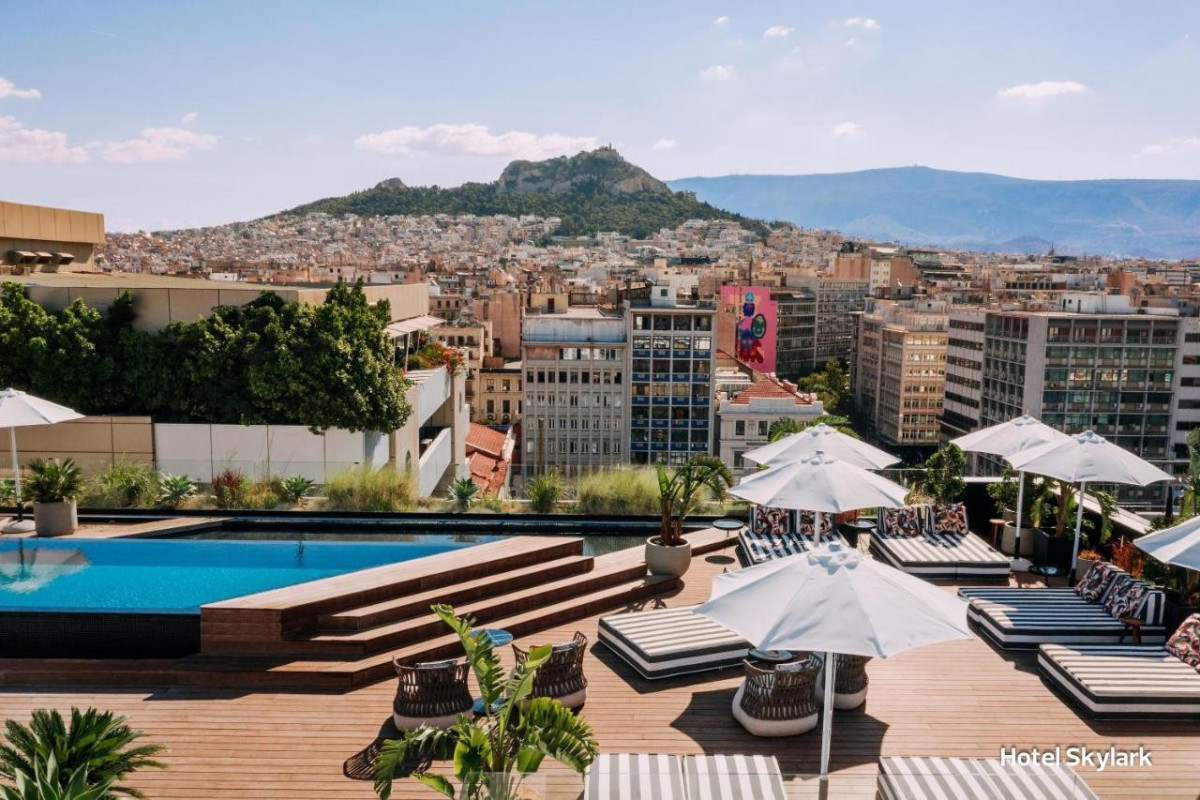 Combo Hotel Skylark 2 nopti si Sejur Hotel Golden Coast Bungalows Nea Makri