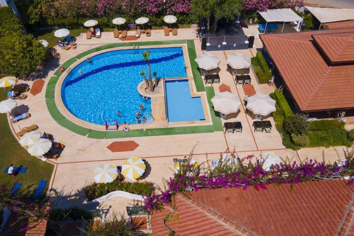 Titan Club Hotel