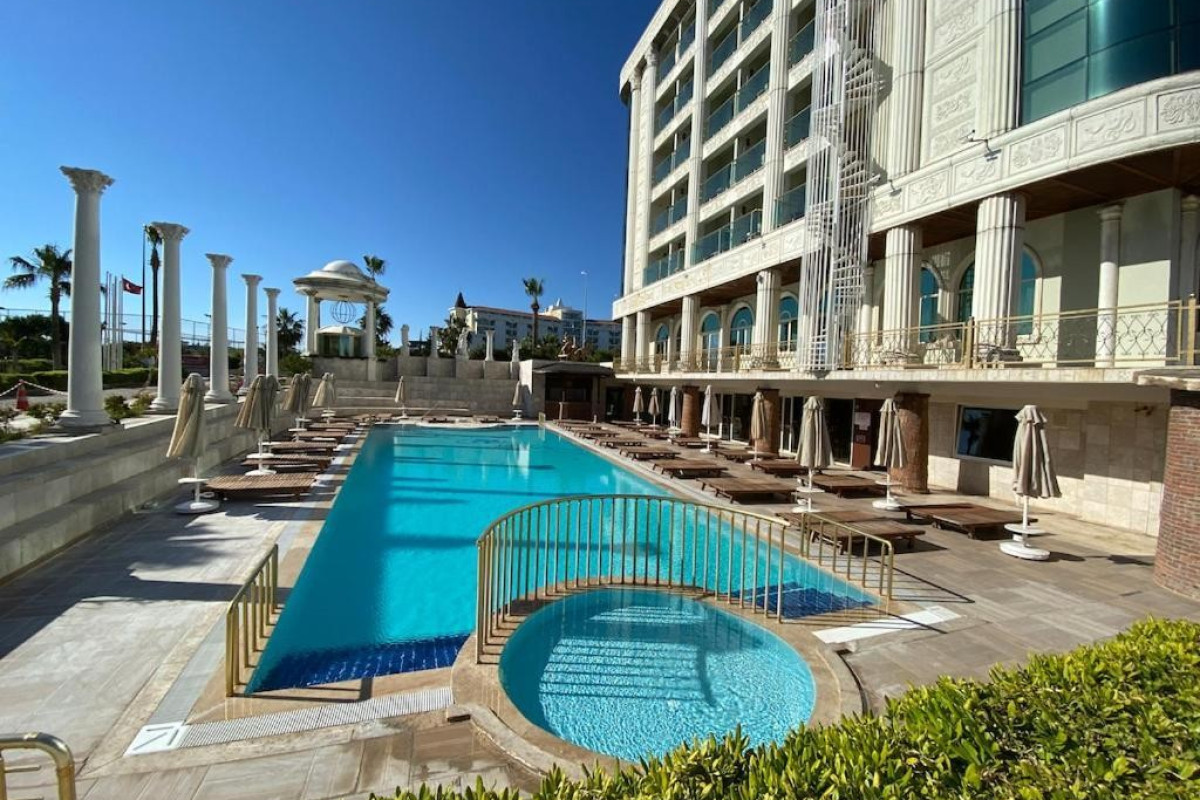 Laur Hotels