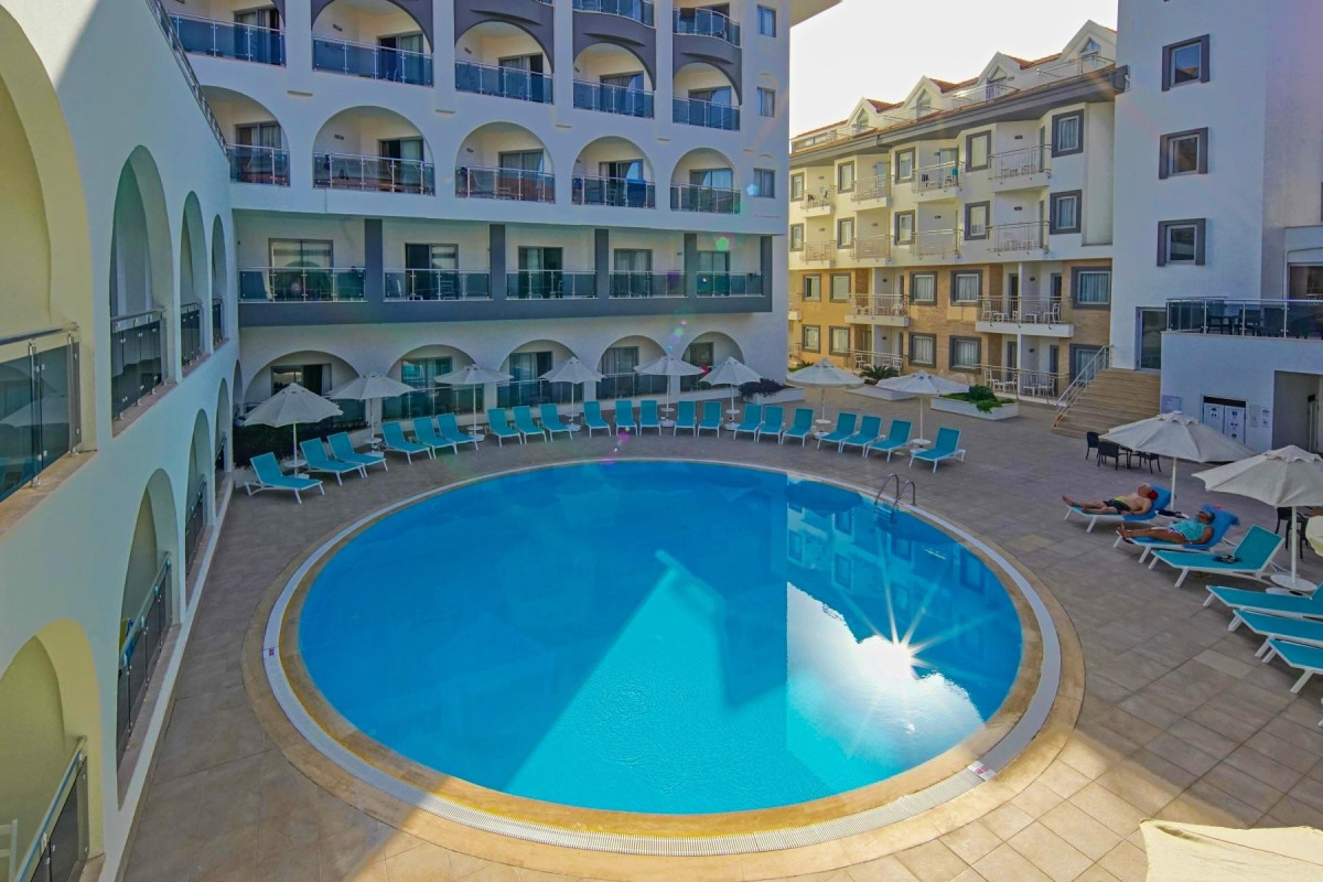 Side Aluna Hotel