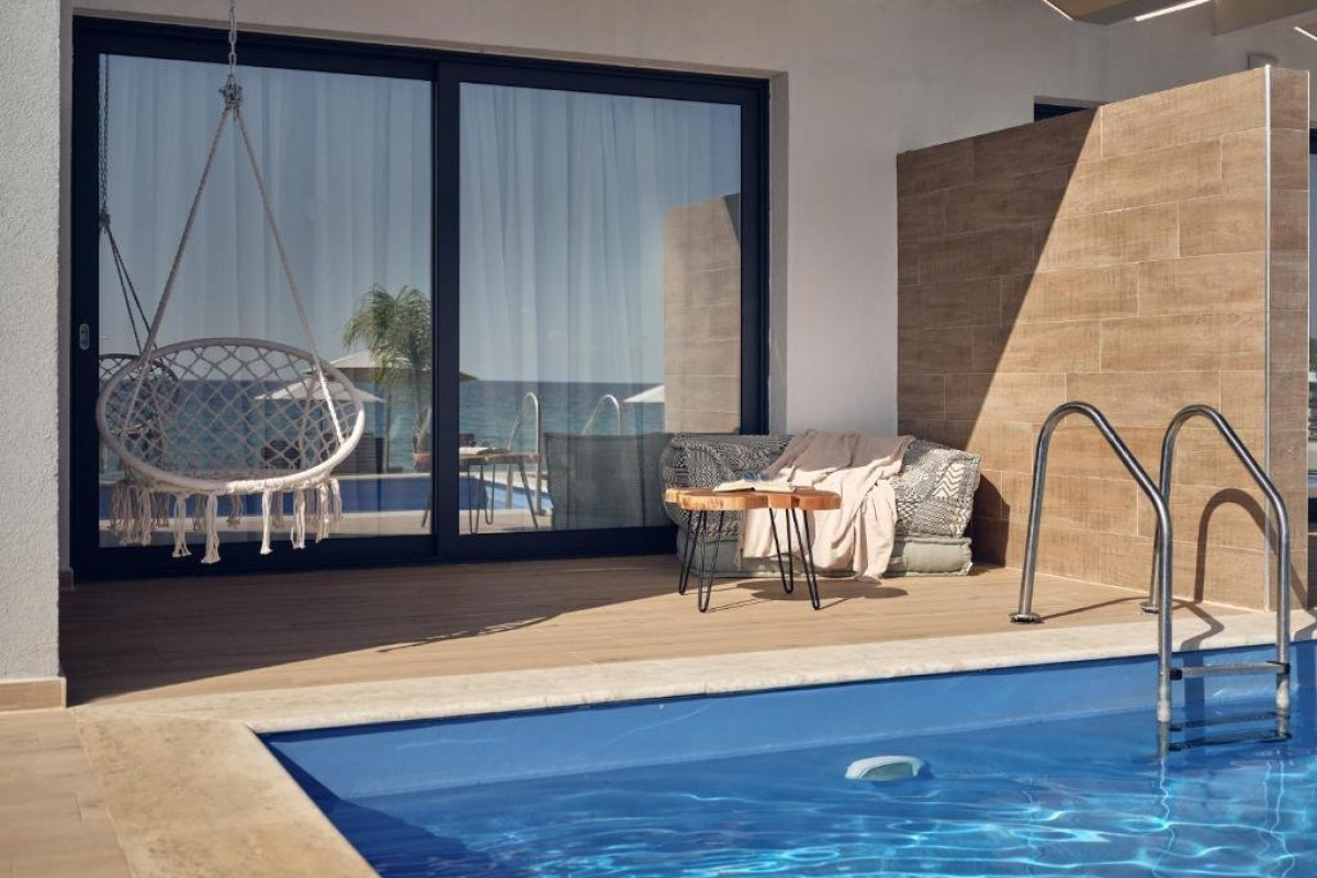 CAVO ORIENT BEACH HOTEL