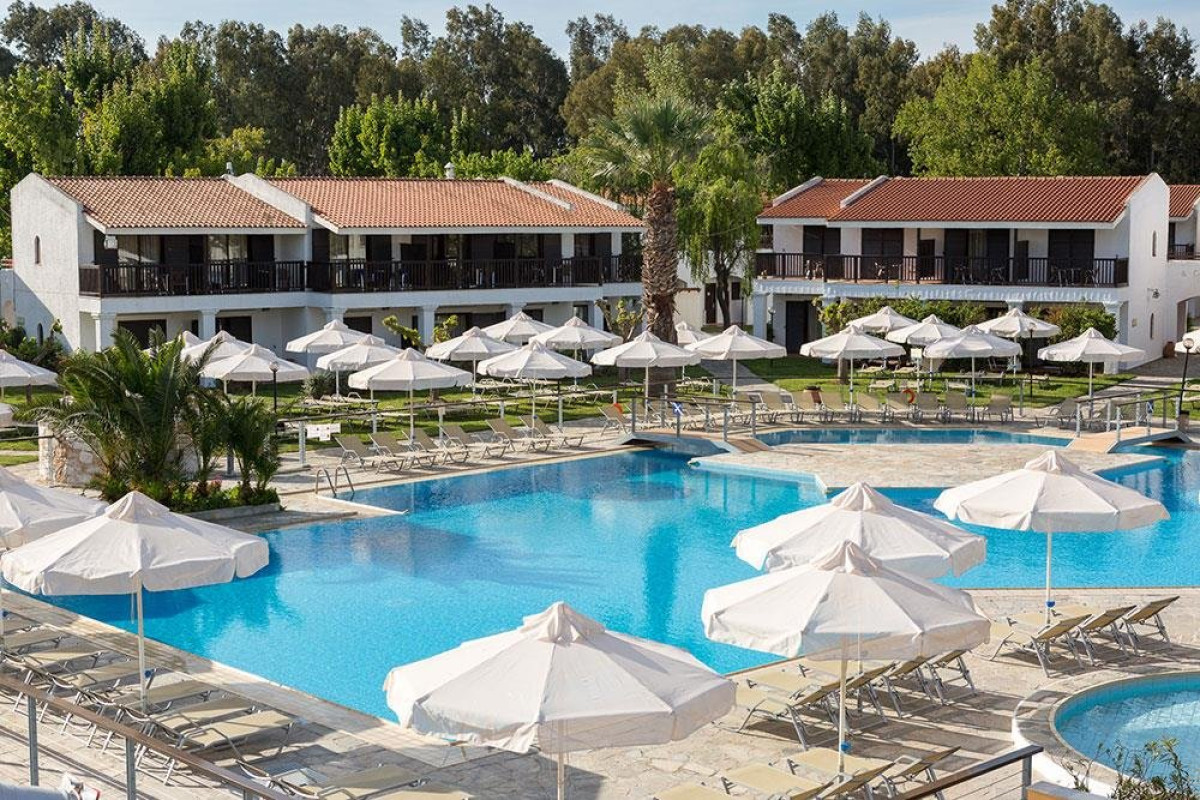 Golden Coast Hotel & Bungalows