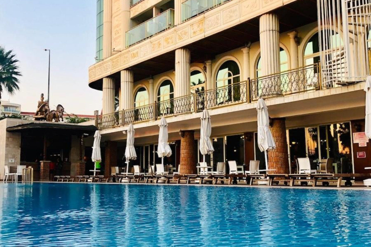Laur Hotels
