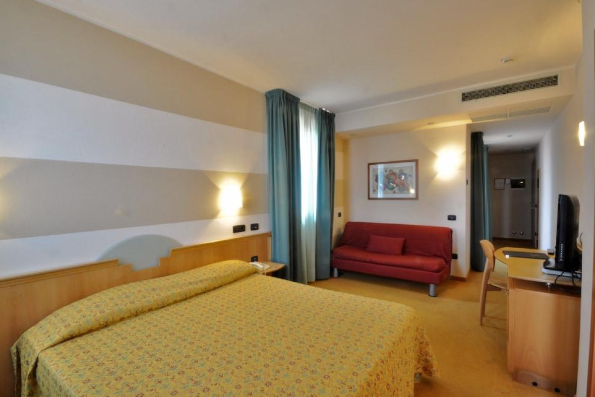 Planet Hotel