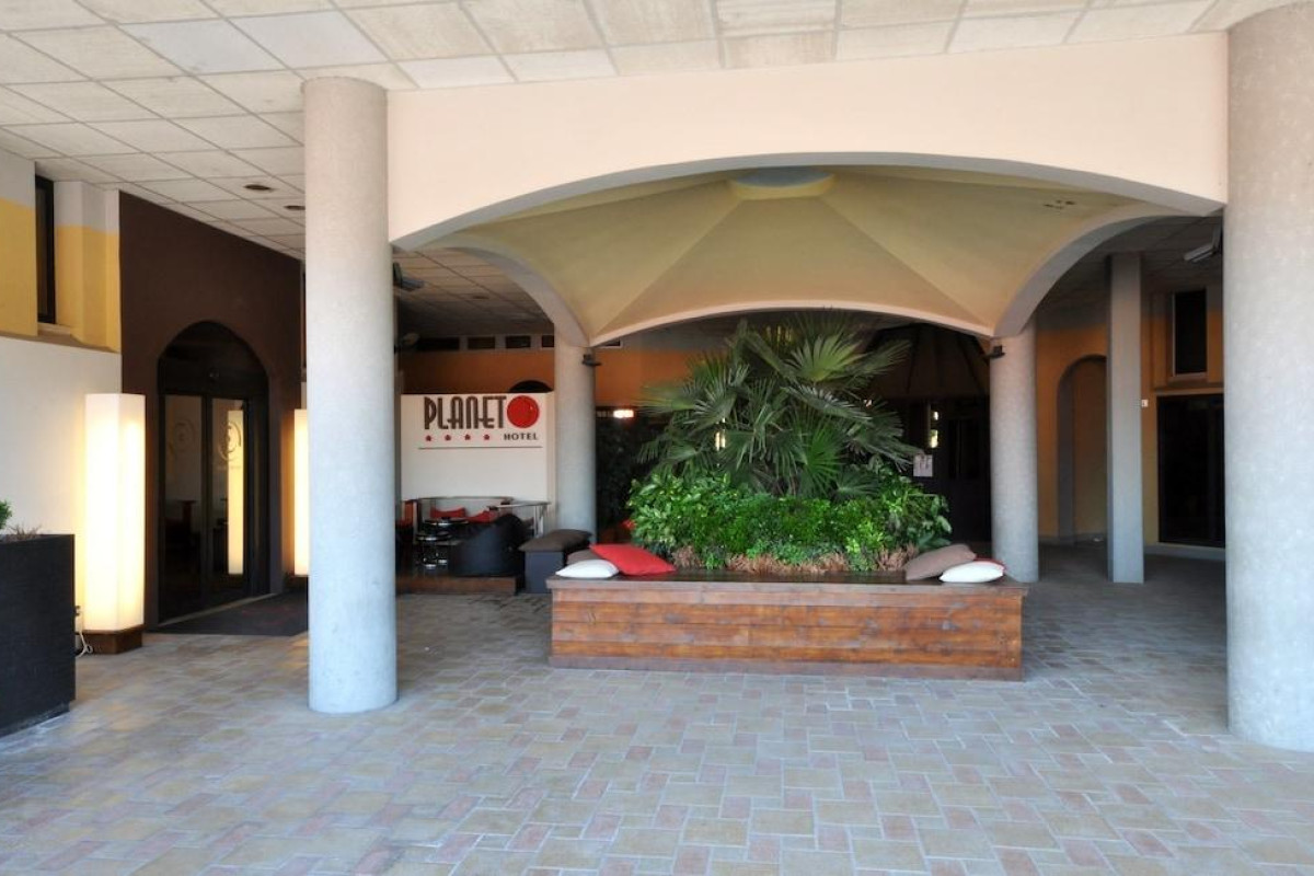 Planet Hotel