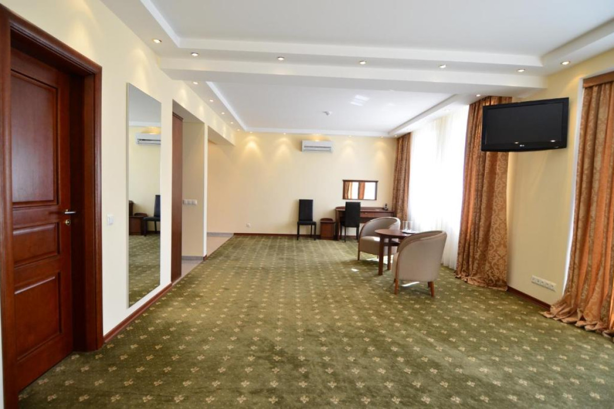 Platinum Hotel